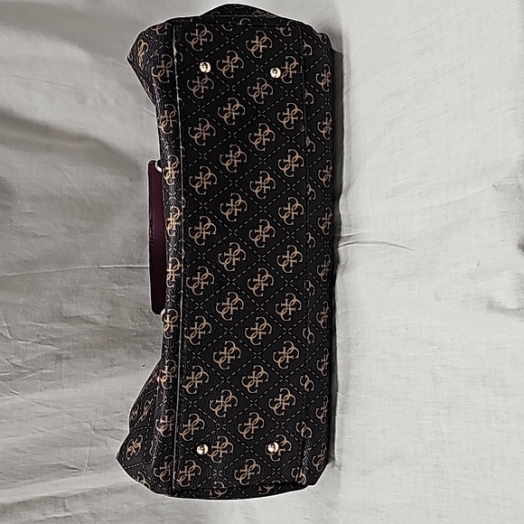 NWOT GUESS MIA BREAK THE RULES CARYALL BAG - Picture 4 of 6